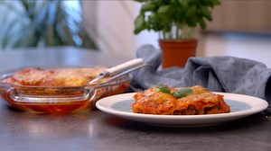 Tous les mercredi à 12h, on cuisine le plat du jour de notre menu de la semaine ! Ce midi, c'est Cannelloni à la sicilienne ! Pour voir les recettes de la semaine : http://bit.ly/CAZ-menusemaine Et pour noter la recette du jour : https://bit.ly/3gRJvoI | Cuisine AZ