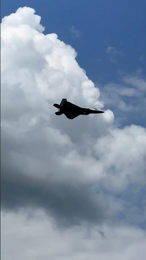 F-22 Raptor Demonstration Team at the 2023 Dayton Air Show in Ohio gives the crowd one more pass!