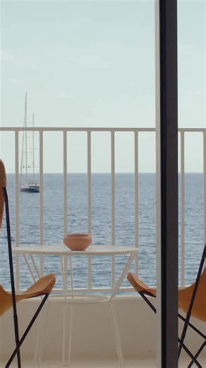 Hôtel Les Roches Rouges ★★★★★ on Instagram: "La Tablée des Copains by @antoinericardou. A table by the sea, surrounded by muses and creatives who bring Beaumier to life. Instant connections, laughter echoing. The Mediterranean as a backdrop. New place, new faces: the next edition is coming soon. Special thanks to @brunetcharlotte for the table design and to @magnaproduction_ for organising. Les Roches Rouges, a @beaumierhotels experience Shot by @tlfilms With @giovanniforni, @charlottehuguet, @g