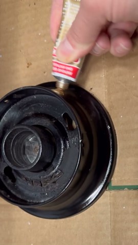 Grab some fairy lights & mirror effect spray paint… 😍✨