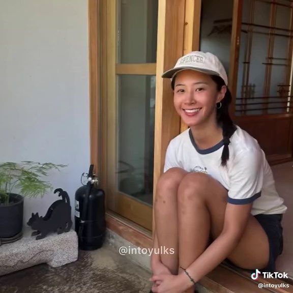 Kwon Yuri's Joyful Moments with Girls' Generation