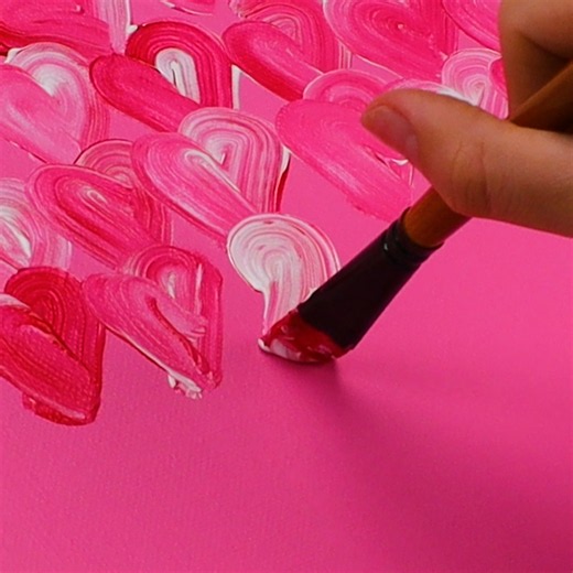 Satisfying hearts on heart painting! 💕