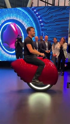 Futuristic One Wheel Motorcycle Demo At Expo 2025