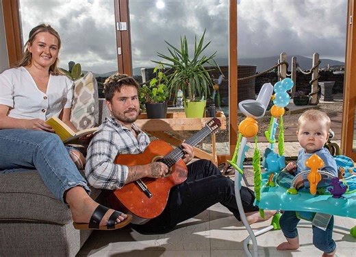 Kerry Woman Who Flew 7,000 Miles For A Tinder Date Finds Love