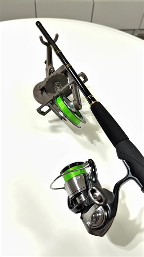 Meet the Kyuban Line Markey! 🎣 A compact suction-cup line winder that locks to any flat surface and keeps your spool spinning smooth with automatic anti-kink rotation. Perfect for PE lines, quick respools, and clean, even tension anywhere — at home or right on the fishing spot. Built strong. Made in Japan.💪💪💪 #fishing #fishinglife #reel #braid #fyp