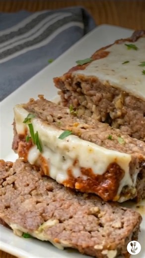 Warm, cozy, and brimming with nostalgia, this stuffing-stuffed meatloaf is the ultimate comfort on a plate. Juicy ground beef paired with savory stuffing and melty mozzarella makes every bite feel like a hug from the inside. Ingredients: • Cooking spray • 1 ½ pounds ground beef • 1 small onion, chopped • ¾ cup chicken-flavored bread stuffing mix (such as Kraft® Stove Top®) • 1 egg • 1 cup shredded mozzarella cheese (or to taste) Directions: 1️⃣ Preheat Oven: Preheat oven to 375°F (190°C). Grease