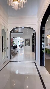 Beautiful ✨🤍 #livingroom #livingroomdecor #interiordesign #roominspiration #classyinteriors #homesweethome #homedecor #interiordesign #foodie #beautyproducts #facebookreel #travel #explorepage | Artisan & Blooms Home Decor