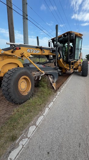 Stripping Grass for a New Turning Lane - Motorgrader Techniques