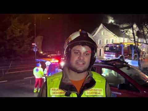 Einsatzleiter Thomas Schelling von der Feuerwehr Hohenems zum Dachstuhlbrand