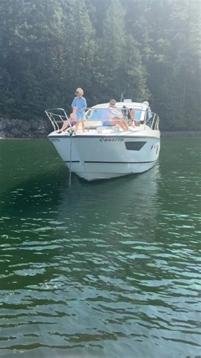 Andrew Walker on Instagram: "Beyond thankful for this weekend! Good friends, the open water, and the beauty of Vancouver. These are the moments that truly fill the soul. 🌲🛥️"