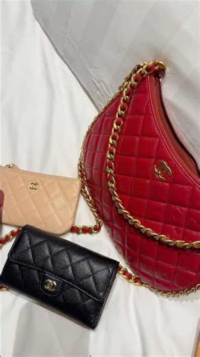 What's in my Bag | Chanel Hobo #shorts #whatsinmybag #luxurybag #chanelbag