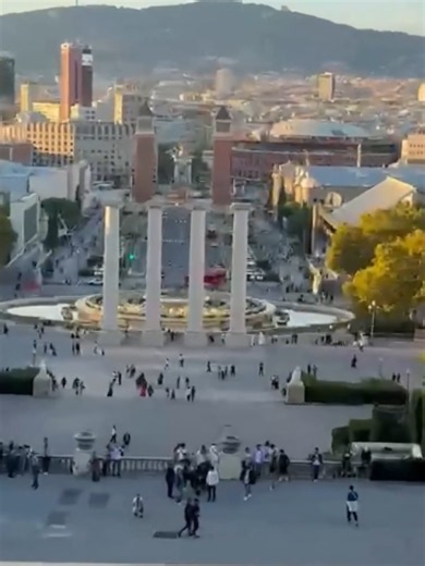 Experiencing the vibrant spirit of Barcelona, Spain 🇪🇸✨ From live music and lively crowds to breathtaking city views, Barcelona beautifully blends culture, architecture, and Mediterranean charm. A memorable evening at Montjuïc, celebrating the city’s unique atmosphere and cultural richness. 🎶🌆 #barcelona #Montjuïc #spain #CatalanCulture #DiscoverPakistan