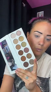 Soft gold smokey eye tutorial with Jaclyn Hill neutrals
