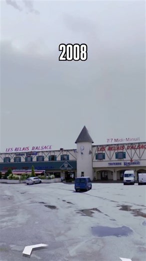 Placeofthepast on Instagram: "Les Relais d’Alsace… Rien que le nom évoque encore une époque où les parkings étaient pleins, où les portes vitrées s’ouvraient sans cesse dans un léger courant d’air mêlé d’odeur de choucroute et de sauce au riesling. C’était un lieu vivant, chaleureux, presque intemporel. Aujourd’hui, l’hôtel semble s’être figé dans le silence. Les lettres rouges de l’enseigne, autrefois éclatantes, sont ternies par la pluie et les hivers successifs. Certaines ne s’allument plus.