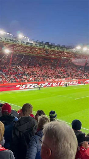 For en fantatstisk deilig seier og endelig en ny tur til Ullevaal og cupfinale. I kveld var den gode gamle stemningen tilbake på Stadion. Meget bra trøkk, selv om det er perioder med mindre trøkk. Det tok helt av under De Roeve sangen. Det kokte!Kveldens 👎 går til Lounge Boyz som hadde en stille protest. Kveldens👍🏻 går til @generalurge og BT som på slutten av kampen startet vekselrop mot Frydenbø. Ellevilt!💪