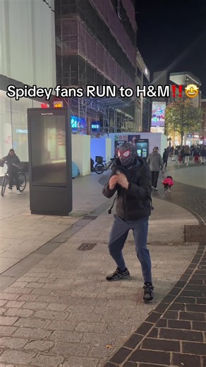 Spidey Fans Run to H&M