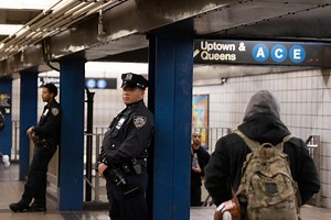 Strangers attack 59-year-old woman during fight on NYC subway: cops