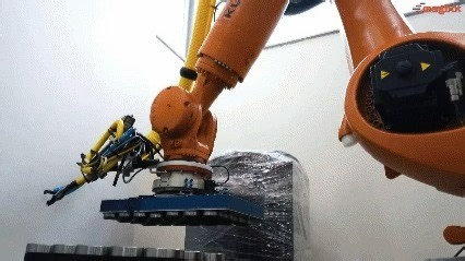 Magbot机器人以工具快换装置为基础，搭配两款磁控夹爪