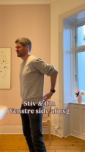 Der er ømhed og stivhed på venstre side af ryggen, hos mig idag. Her kan du se hvad jeg gjorde ved det.. Først. Aktivering af muskulaturen i området. Ballen, baglåret og lænden. Jeg presser benet bagud, trækker hoftekammen lidt opad. Holder den statisk, eller bevæger mig dynamisk frem og tilbage. Dernæst aktivering af det indre øre på samme side. Mest for at få gang i lillehjernen i samme side - det er jo den der har ansvaret for at bevægelsen bliver så smooth som muligt. Jeg kigger på fingeren,