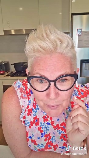 Apple Sour Cream Cake Recipe - Easy and Delicious Dessert!