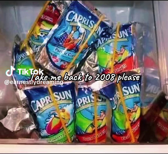 Credit to @nostalgiabait for this edit. Brought back so many memories #sigh #nostalgia #2000sthrowback #2000skid #90sbaby #memories #childhood #indierock #poppunk #oliviarodrigo #gracieabrams