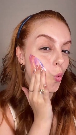 488K views · 8.6K reactions | Voltando a estudar colorimetria depois dessa trend e amando poder criar tons de base, blush, liptint o que eu quiser 曆✨ o mais legal é que eu sempre fiz isso com sombras cremosas mas nunca tinha parado pra pensar que pelas cores primárias conseguimos criar qualquer tom, até mesmo de base 凉奈 ib @ling.kt #colorimetria #makeuptrend #transicaodemake #colourtheory #makeuptrends | Agora Sou Linda | Facebook