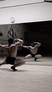 Posing is art!🔥 Who is the best poser ever? It took me five minutes to learn this choreography … | johnylift