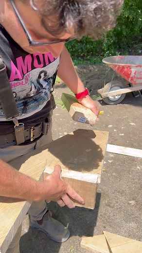 #payattentionbrian #learnontiktok #deck #carpenter #deckbuilding #carpentry #howto #diy #protip #stairs #stairbuilding #fyp #fypシ #fyptiktok