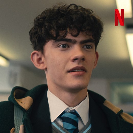 Quand Charlie, un jeune homme au cœur tendre, rencontre Nick, un fan de rugby, c’est le début d’une amitié improbable. Mais très vite cette amitié semble se diriger vers une romance inattendue. 💕 Heartstopper, la série toute mignonne adaptée du roman graphique du même nom, ça arrive vendredi ! | Netflix