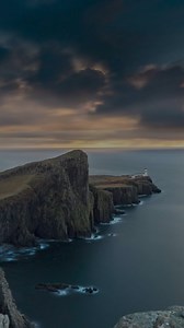 Descubre la auténtica Isla de Skye en una experiencia privada de 4 días y 3 noches 🏞️ De un verde mágico, sacado de un cuento de hadas, podrás experimentar los momentos más inolvidables a lo largo y ancho de esta emblemática isla. Con el acompañamiento de un experto local, podrás descubrir de forma exclusiva, desde los sitios más impresionantes, acantilados y misteriosos castillos, hasta sus secretos mejor guardados… Déjate llevar por las leyendas que han dado forma a esta tierra y permite que 