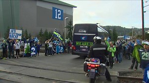 "12s got your back" as #Seahawks arrive home to VMAC http://kng5.tv/WelcomeHome | KING 5