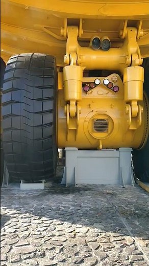 ブリジストン コマツ重ダンプタイヤ 交換は大変