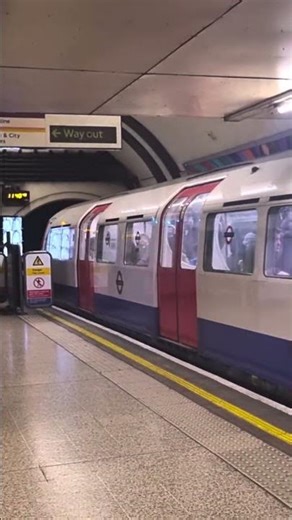 London Underground Bakerloo Line #train #trains #london #tube #tfl #bakerlooline #like #subscribe