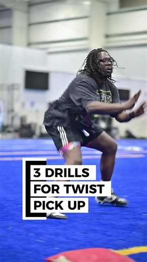 Picking up twist 🌪️ in the Lab 🥼#LabMade🧪 #offensivelinedrills #linemandrills #twistpickup #football