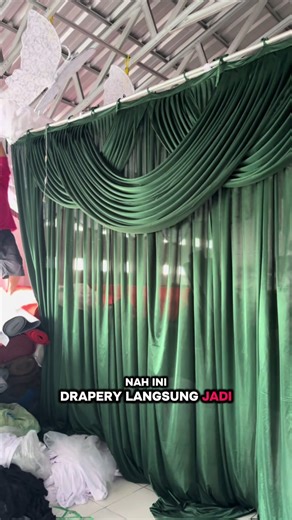 Drapery Emerald Green: Dekorasi Layar yang Trendy