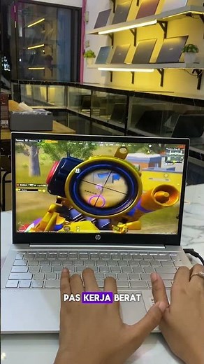 Apa yang terjadi jika terus-terusan main laptop sambil cas?