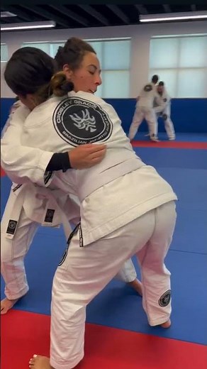 Female Practitioners Drill A Front bear Hug Escape