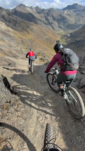 Wandering Wheels on Instagram: "One of the craziest hike-a-bikes and scree slopes ever! 4690m. An insane finish to an incredible couple of days of riding with the boys in Peru. 🇵🇪 ⛰️ 🚲 @matt.yaki.mtb @xaviermtbguide @yeisontheylorserrano @poncedelalamo @cuscokintimtbtours #wanderingwheels #mountainbikeguideco #peru"