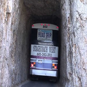 Truck Stuck In Tunnel | Snow Queen
