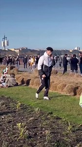 272K views · 9.6K reactions | Deviner le prénom des inconnus dans la rue 藍 #prank #bordeaux | Anasselevrai | Facebook