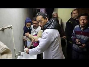 LE PIPI SHOW- TEST DES URINES MEDECINE TIBETAINE- MCLEOGANG INDIA