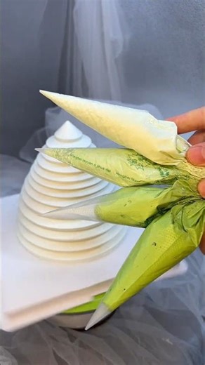 Christmas Tree Cake 🎄#cake #cakeseries #cakedecoration