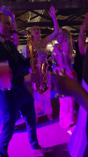 🎷✨ Our sax player brings the magic to every note! 🎶💫 Ready to book? Contact us now. @sunnybrae_estate