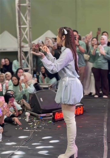 Yeni Inka Live Performance at Pati