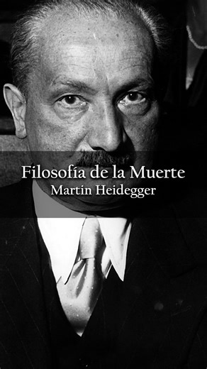 ¿Qué es la Filosofía de la muerte de Martin Heidegger? . En la obra de Martin Heidegger, la muerte es el núcleo de la existencia auténtica. En Ser y tiempo, el filósofo alemán plantea que el ser humano —el Dasein— solo comprende su existencia al confrontar su finitud. La muerte no es un evento biológico, sino la posibilidad más propia y definitiva del ser: aquello que revela nuestra individualidad y nos libera de la trivialidad del “uno” impersonal. Pensar la muerte, en Heidegger, no es un acto 