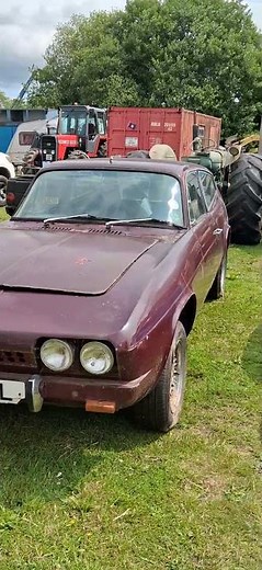 A 1972 - 73 RELIANT SCIMITAR PICTURED AT FIR PARK SHOW IN 2O25.