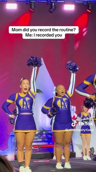 This is my new way of recording and I love it 😂🫶🏽 #NCA #regionals #compseason #cheermom #momtok