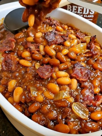 🤠 Unleash the flavor of the Wild West with the best Cowboy Baked Beans recipe! This quick and hearty dish is perfect for any family dinner or gathering. I post recipes frequently. Don’t miss the next one! 🍽️ | All Grandma's Recipess