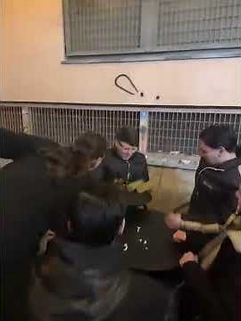 Speedy Waiter Creates Mess By Spilling Drinks on Customers - 1637967