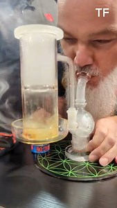 5 gram dab!! This crazy!!! Video credit YouTube SMOKINGLOUD420 Person In video combo king southern dabber Don’t not own video copyright! #glassblowing #video #virals #viralposts #fypシ゚viral | Living with tay